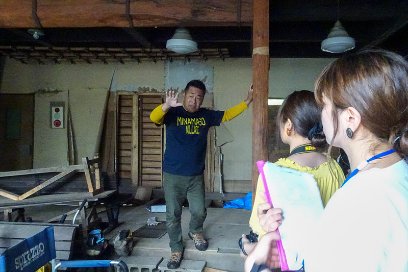 地獄温泉 清風荘 代表取締役社長 河津誠氏。視察ツアーでは現在の清風荘を訪れ、被害の深刻さを目の当たりにした