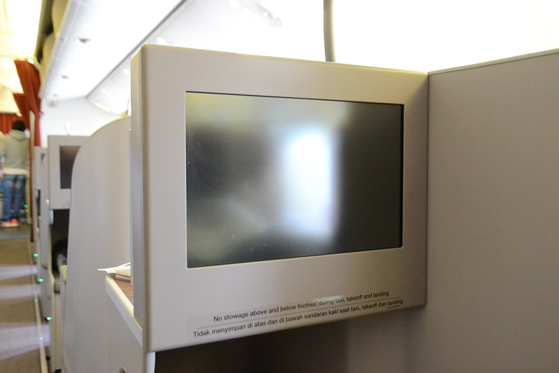 15.4インチのタッチパネル式モニター