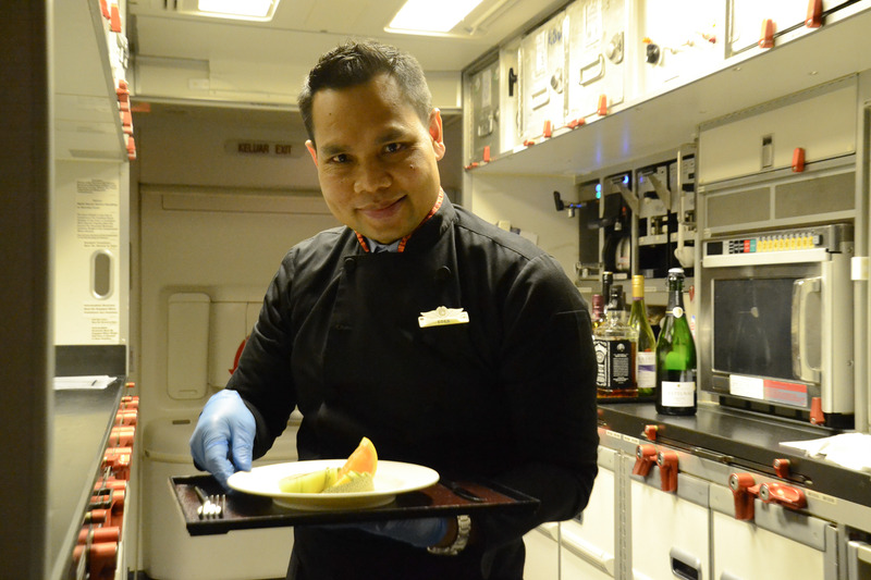 GA881便で腕を振るってくれたシェフ