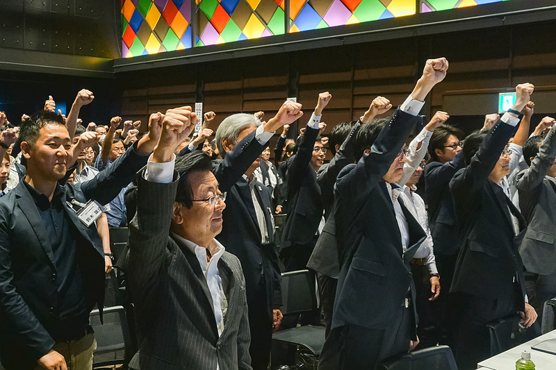 「空の安全・安心は」「私たちに任せて」、「OK！」の唱和で第1回保安検査コンテストが閉幕