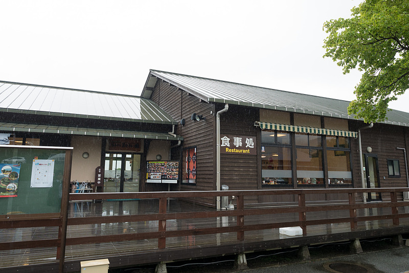 お食事処では熊本名物のあか牛を使ったメニューも味わえる
