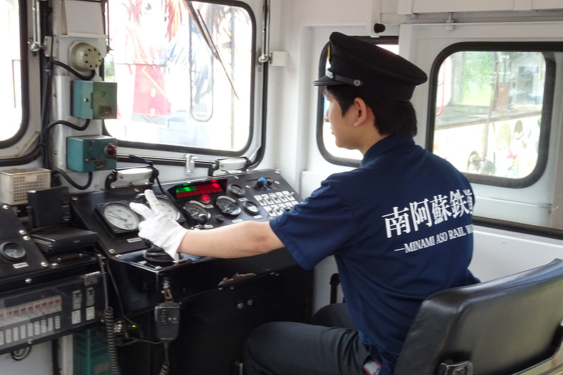 運転士1名とガイドの2名で運行