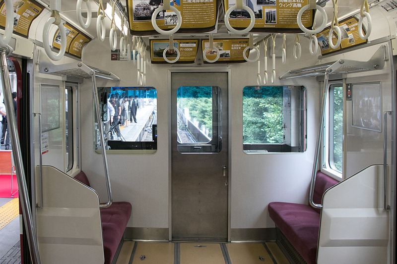 花電車は品川駅の3番線に停車