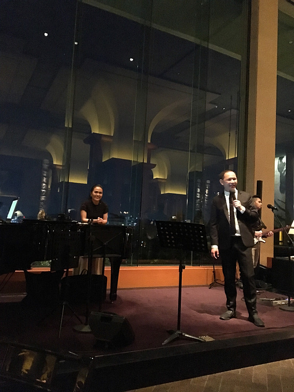 ラウンジらしい大人な選曲。女の子の歌がめちゃくちゃ上手かった！