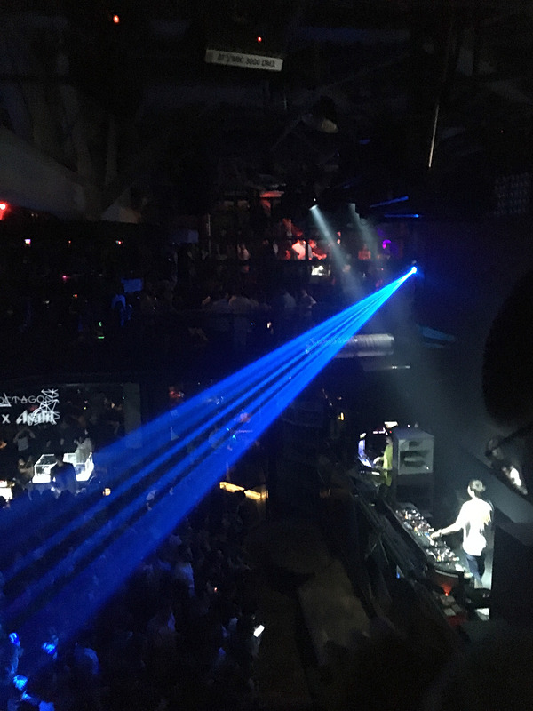 Octagonのメインフロアを上から撮影。盛り上がっているのがよく分かります