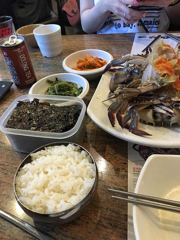 さまざまな副菜が付いてきます