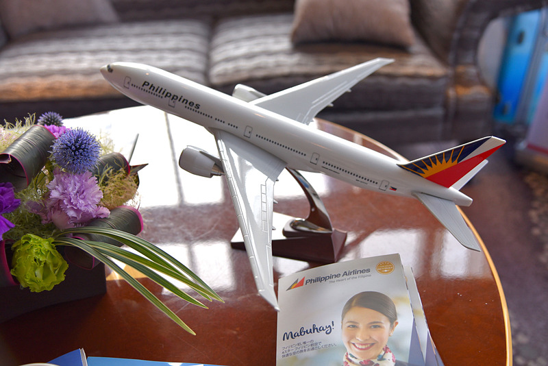 フィリピン航空のモデルプレーンもパンフレットとともに飾られていた