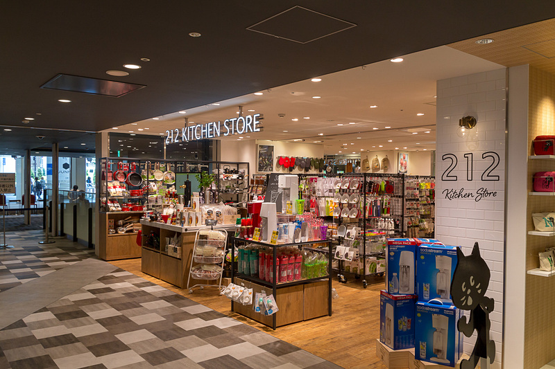 ストリート1の1階はファッション関連や生活雑貨のショップが数多く並ぶ