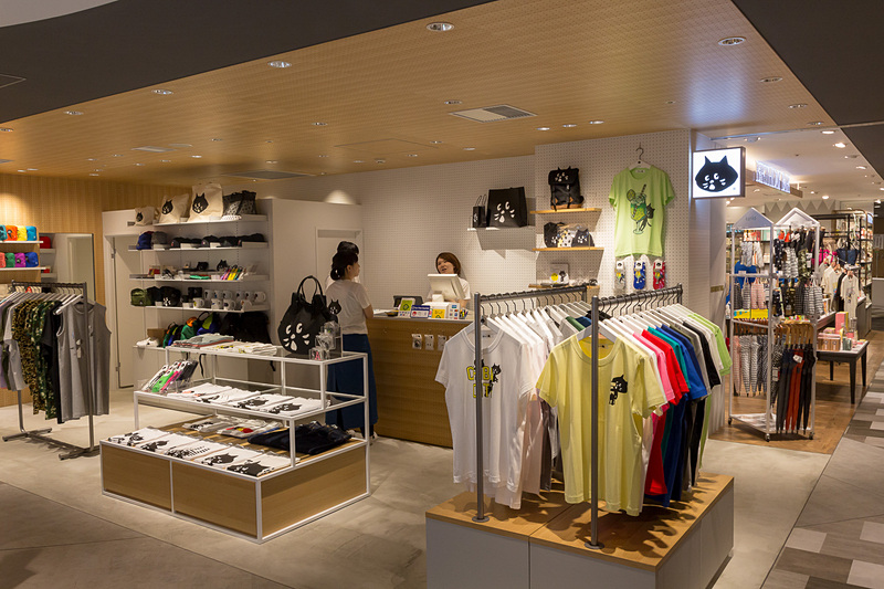 ストリート1の1階はファッション関連や生活雑貨のショップが数多く並ぶ