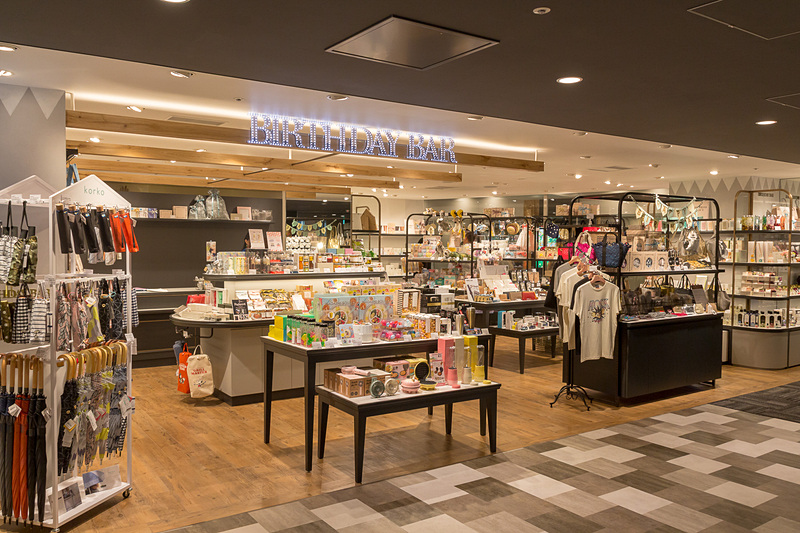 ストリート1の1階はファッション関連や生活雑貨のショップが数多く並ぶ