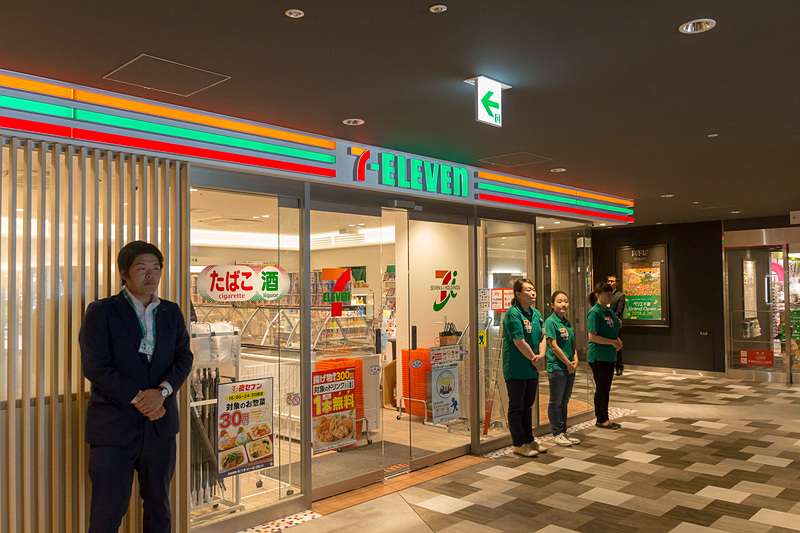24時間営業のセブン-イレブンもオープン