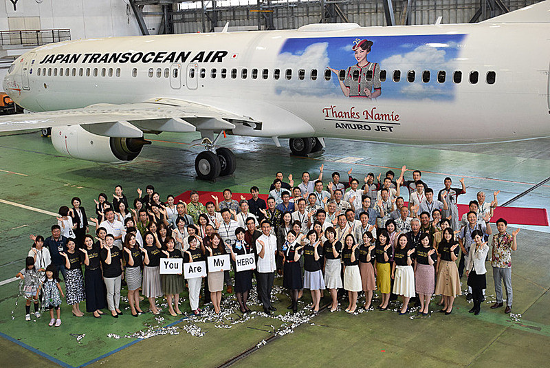 JTA（日本トランスオーシャン航空）は、安室奈美恵を描いた特別塗装機「AMURO JET」のオリジナルグッズを7月1日に発売する