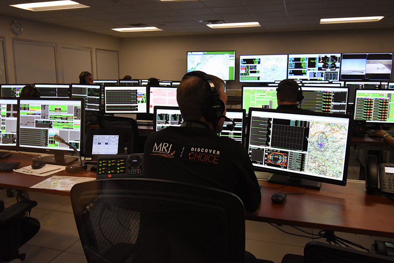 MFCのテレメトリールーム。写真は試験飛行ではなく模擬表示