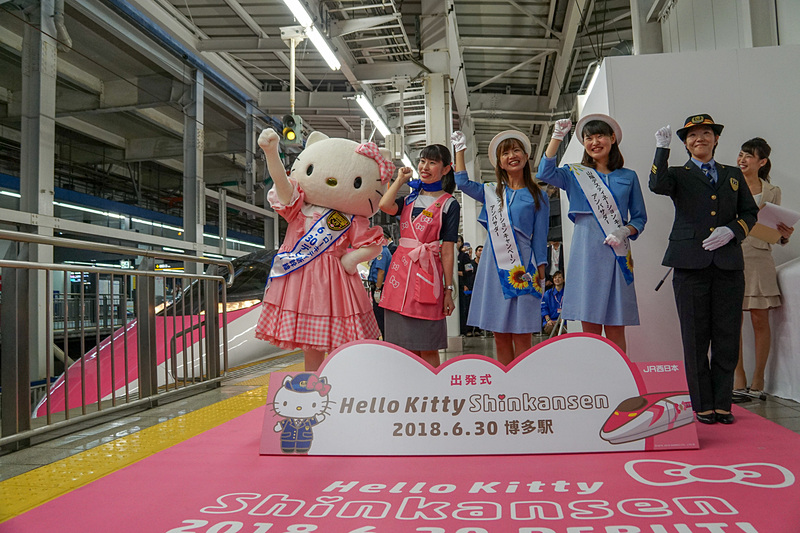 キティちゃんの提案でポーズをして記念撮影