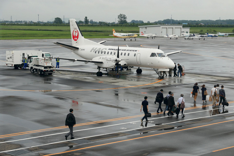 丘珠発三沢行きJL2817便の機材はSAAB340B型機（登録記号：JA01HC）