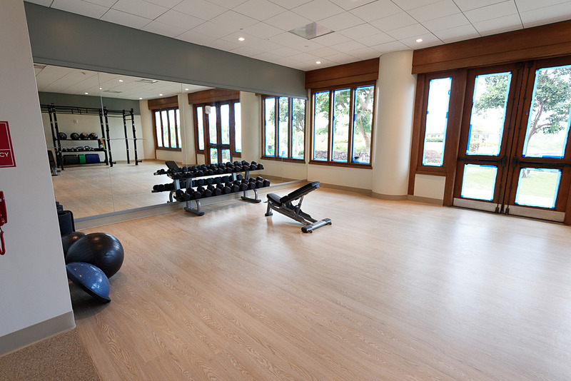 広いスペースにトレーニング用機材が充実