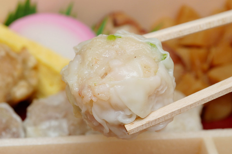 えびシウマイは、比較的あっさり。エビのプリプリとした食感が、美味しさを増幅してくれる