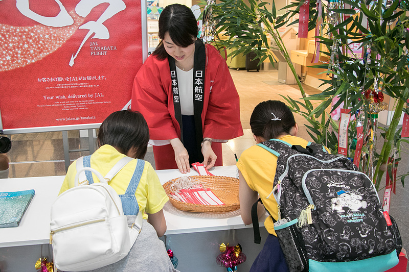 短冊に願い事を書いて笹竹に飾ることができる。願い事は、後日仙台の大崎八幡宮へ奉納祈願される
