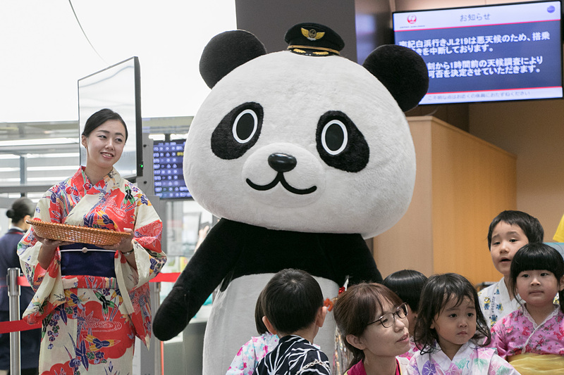 「アンジュ保育園」の園児たちは七夕や星にまつわる歌を合唱した