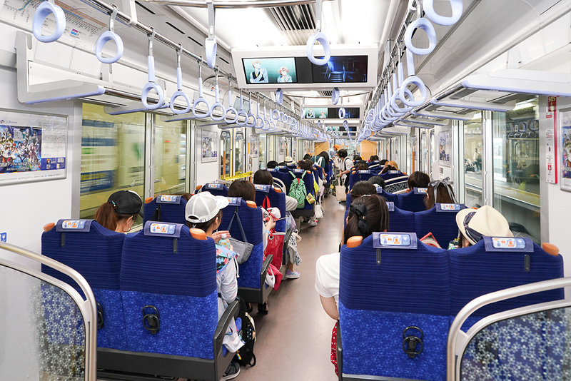 出発直後の車内のようす。シートはクロスの状態