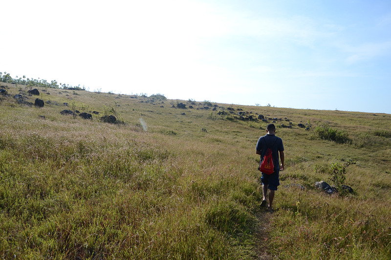 ホテルスタッフとともに、約90分のトレッキングへ出発