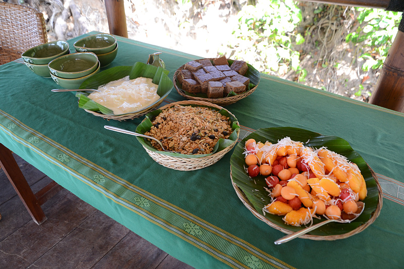 ヨーグルトやサラダなどが用意されていた。このほかにもパンやソーセージ、スクランブルエッグ、目玉焼きなどさまざまな料理も用意している
