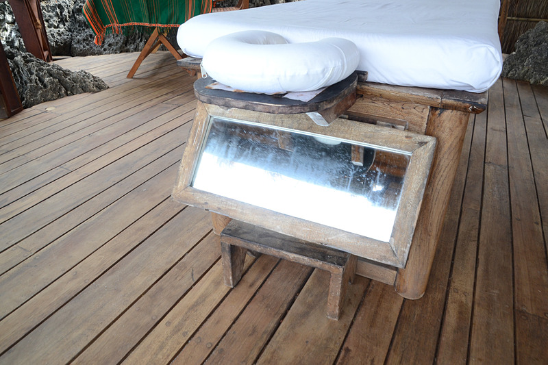 ベットの下には鏡が付いていて、寝ながら海を見ることもできる