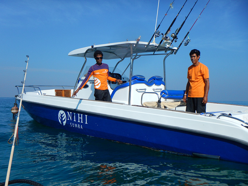 立派なボートに乗り込みフィッシングへ