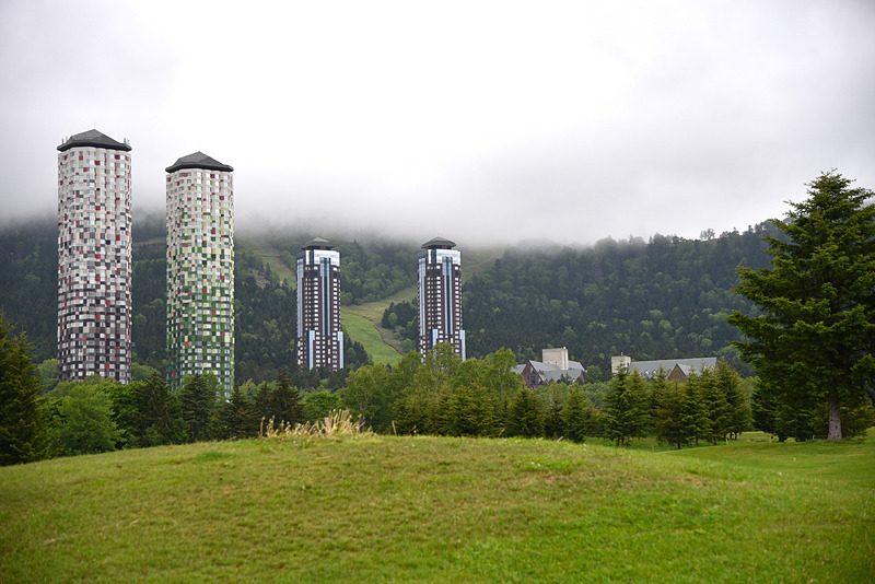 星野リゾート　トマム/リゾナーレトマムはトマム　ザ・タワーとともに4棟の高層建築が目印