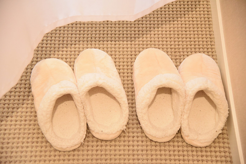 履き心地のよいやわらかな素材のルームスリッパ