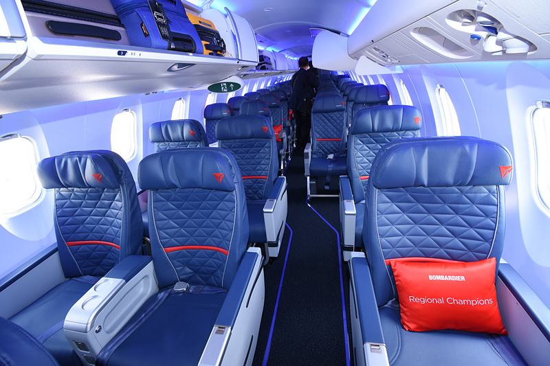ボンバルディアはリージョナルジェット「CRJ」シリーズの新しい客室デザイン「Atmosphere」実機を報道公開した