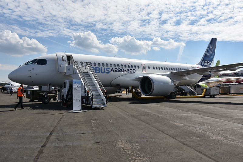 A220-300型機の外観