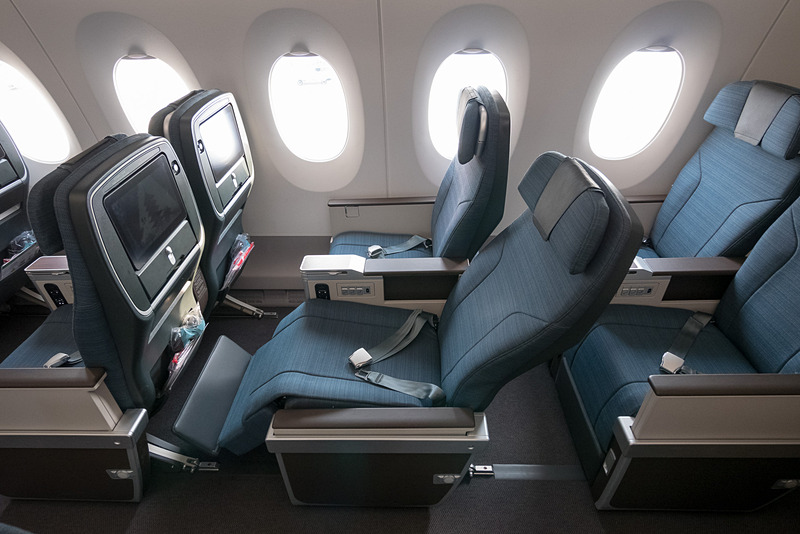 ライフラットとまではいかないが、リクライニング角度はかなり深い