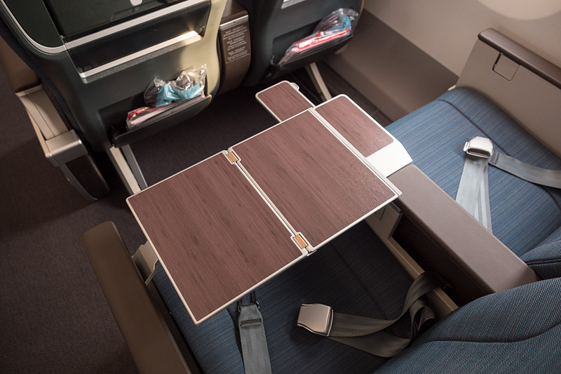 テーブルは2段階に広げられる