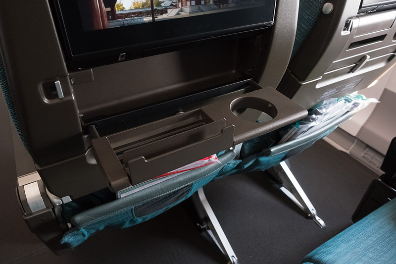 90度起き上がるU字型のパーツが追加され、利用できるデバイスのサイズが広がった