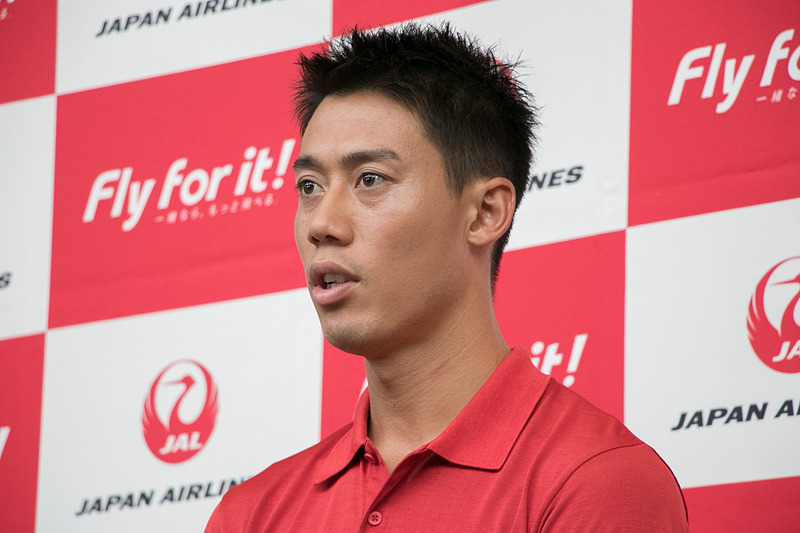 イベント終了後に囲み取材に対応する錦織圭選手