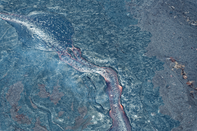 溶岩が川のようになって流れている場所も