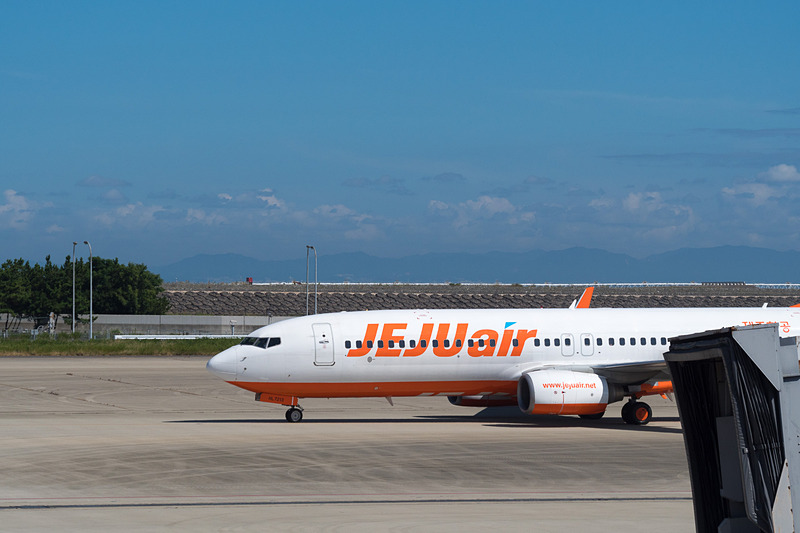 30分ほど遅れて清州からの7C3172便が到着。そのまま同じ便名でグアムへ向かう