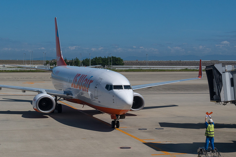 30分ほど遅れて清州からの7C3172便が到着。そのまま同じ便名でグアムへ向かう