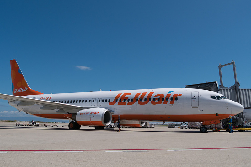 7C3172便の初便は189人乗りのボーイング 737-800型機、登録記号「HL7213」の機体を使用