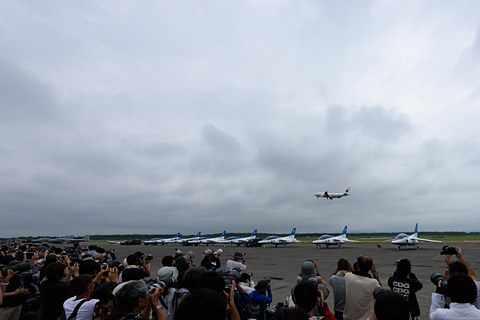 ジャンボ”の政府専用機が最後の「千歳基地航空祭」に参加。2機の
