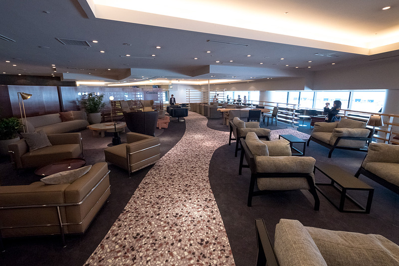 伊カッシーナのトータルコーディネートによるコモ湖畔をイメージしたデザインのエリア