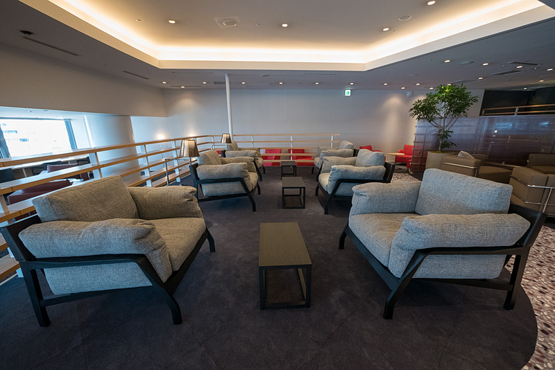 カッシーナによるコーディネートを施したエリアは椅子の種類も豊富