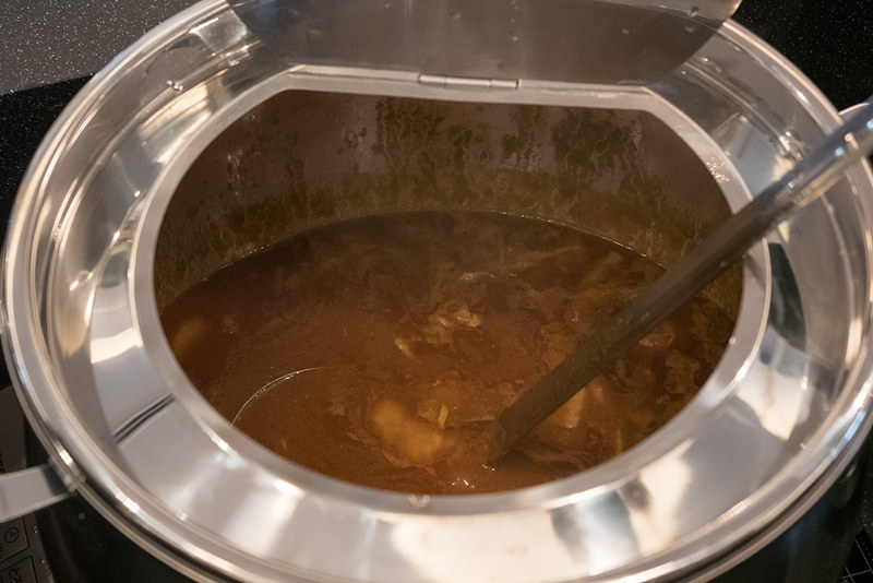 ホットミールなど。カレーやスープ、お寿司などバリエーション豊富