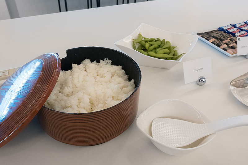 ホットミールなど。カレーやスープ、お寿司などバリエーション豊富