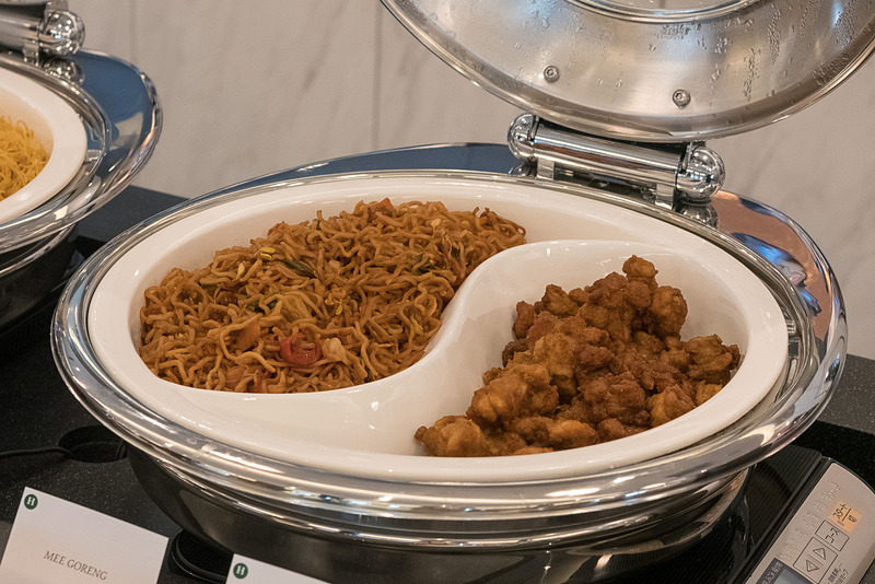 ホットミールなど。カレーやスープ、お寿司などバリエーション豊富