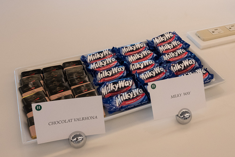 コールドミールやスイーツ、パンなど。ハラール対応のパンも用意