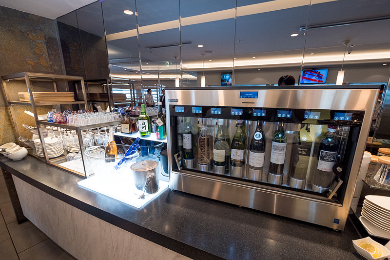 アルコール充実のドリンクコーナー