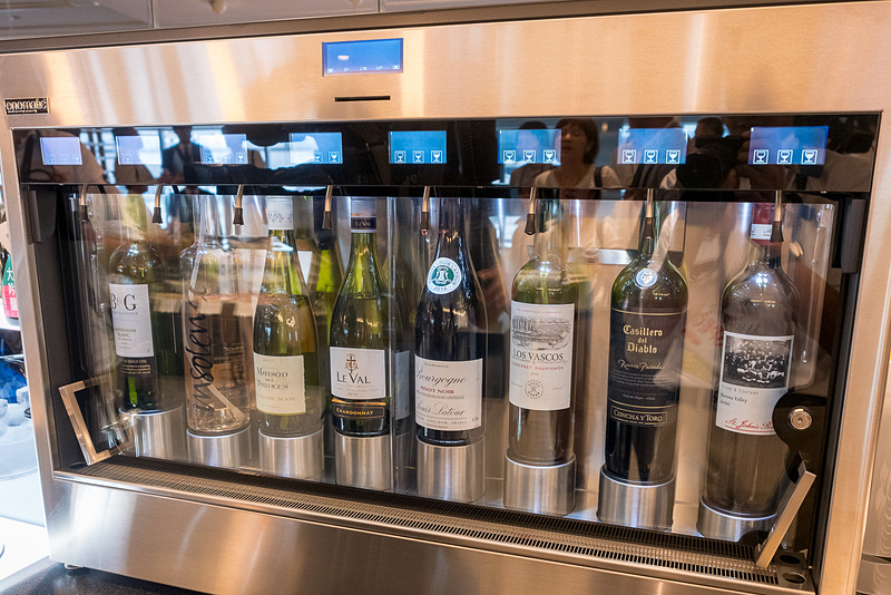 アルコールにはこだわっていると説明があったとおり、先述の生ビールサーバーに加えて、日本酒、ウィスキー、ワイン、ビールとラインアップが豊富