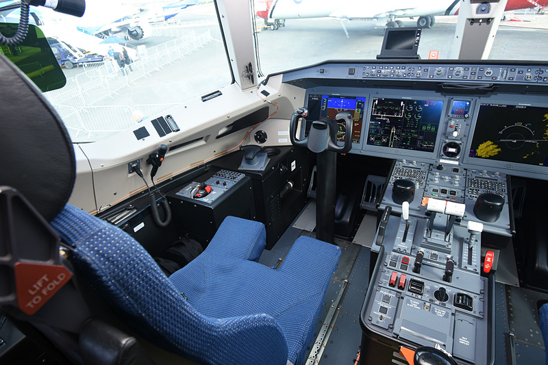 キーボードとポインティングデバイスを持つコクピット